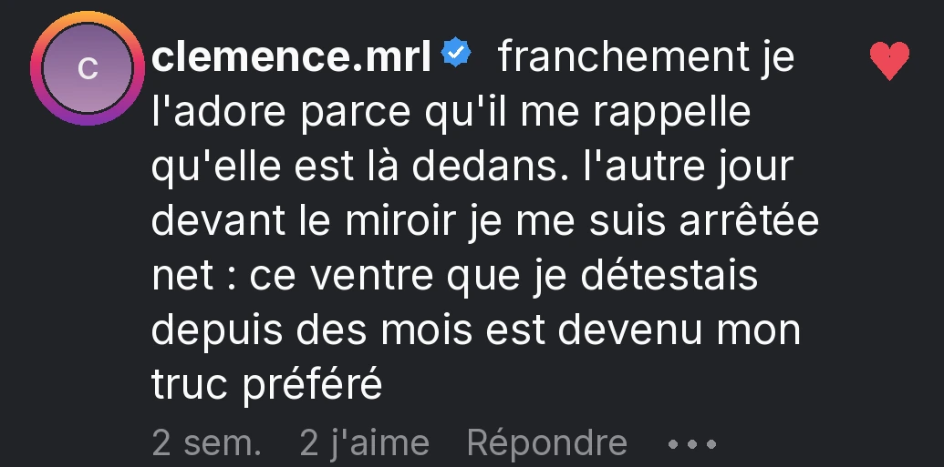 clemence.mrl : franchement je l'adore parce qu'il me rappelle qu'elle est là dedans. l'autre jour devant le miroir je me suis arrêtée net : ce ventre que je détestais depuis des mois est devenu mon truc préféré